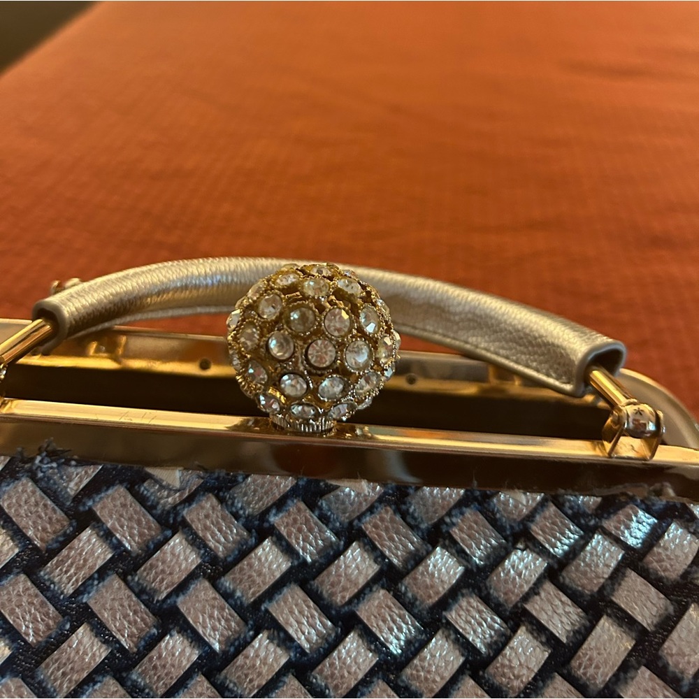 Super fun BLING purse!  It makes an outfit look amazing! - Picture 4 of 5